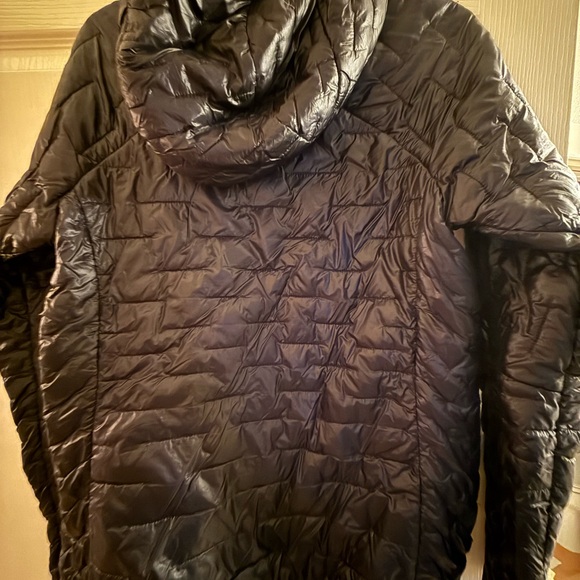 Patagonia - Women’s Micro Puff® Hoody - Like New! - Picture 2 of 3